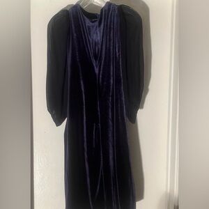 Chic Long Sleeve Velvet Dress in Rich Purple